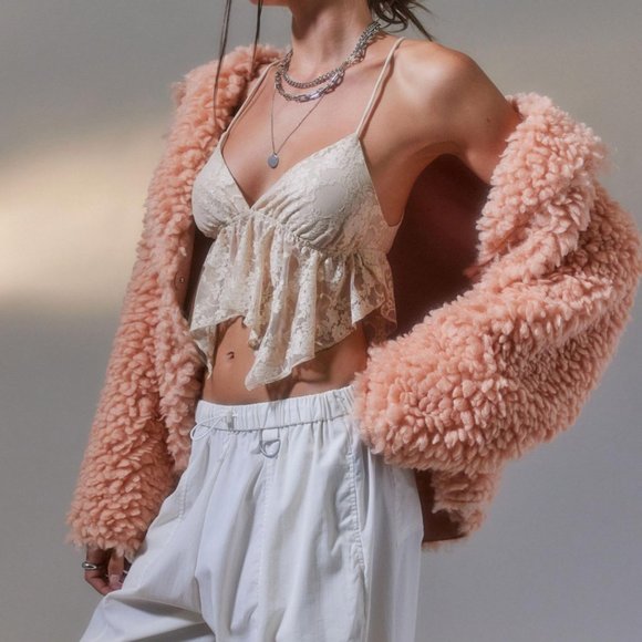 URBAN OUTFITTERS - CREAM - TABATHA ALLOVER LACE BABYDOLL CAMI - Picture 2 of 5